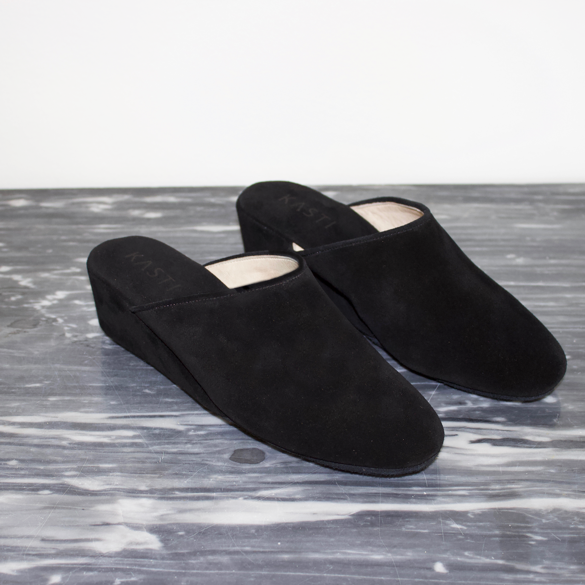 Olivenkeil-Pantoffel – Schwarz