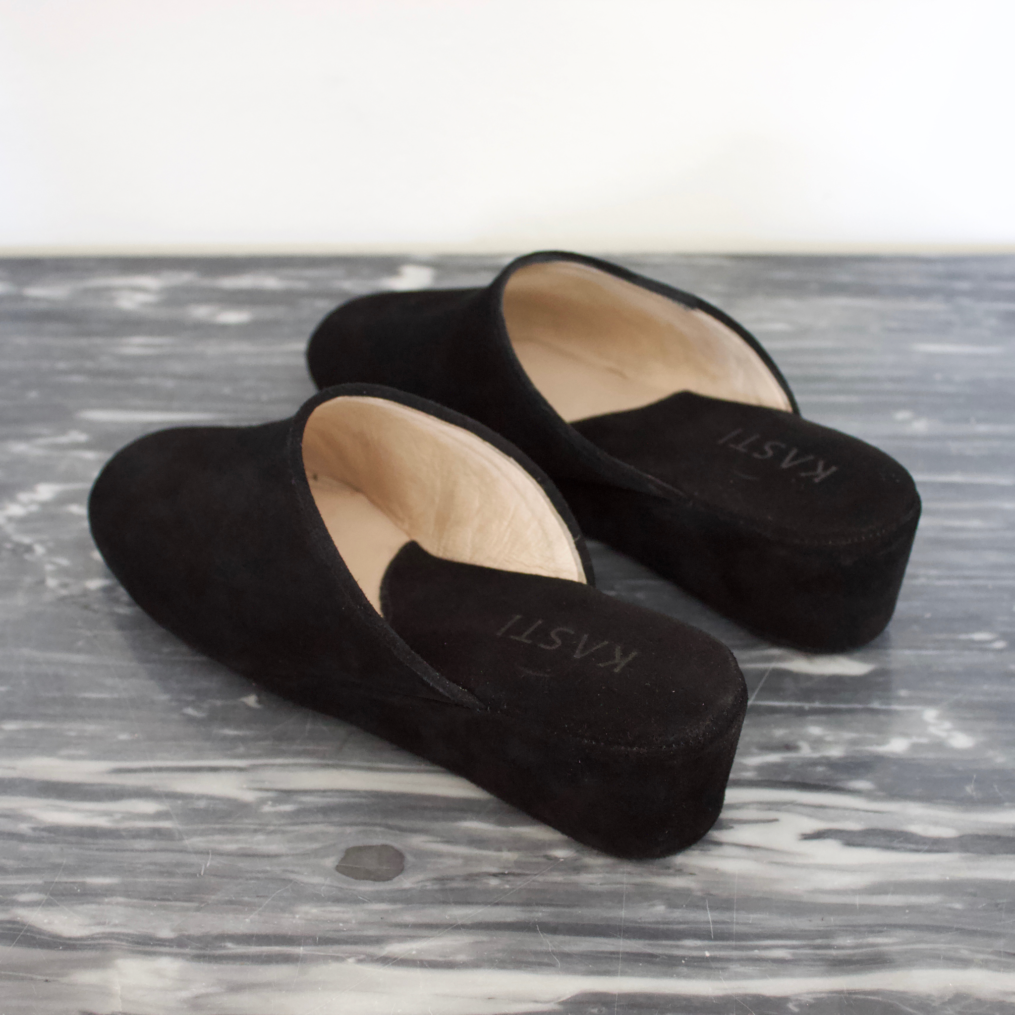 Olivenkeil-Pantoffel – Schwarz